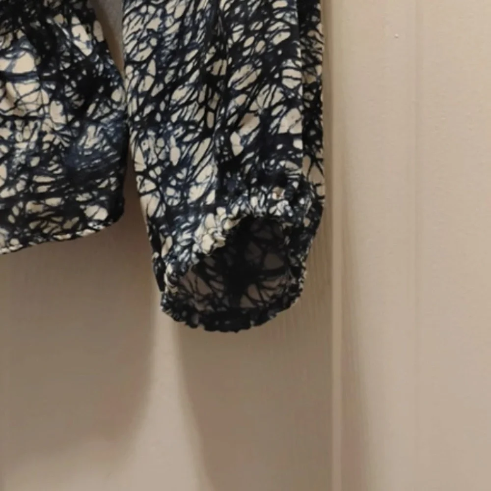 Michael Kors Long Sleeve Abstract Print Blue and White Blouse Size L